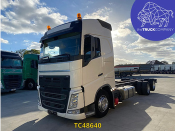 Caminhão chassi VOLVO FH 460