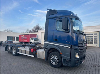 Caminhão transportador de contêineres/ Caixa móvel MERCEDES-BENZ