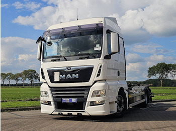 Caminhão transportador de contêineres/ Caixa móvel MAN TGX 26.500