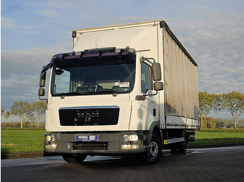 Caminhão com lona MAN TGL 8.180