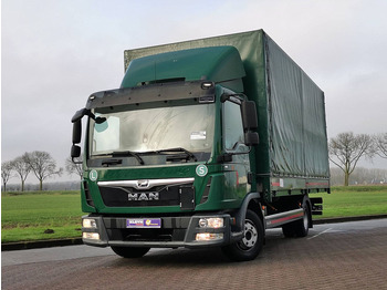 Caminhão com lona MAN TGL 8.220