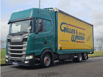 Caminhão com lona SCANIA S 450