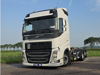 Caminhão transportador de contêineres/ Caixa móvel VOLVO FH 500