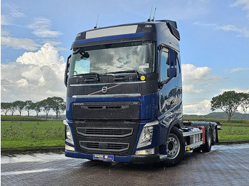 Caminhão transportador de contêineres/ Caixa móvel VOLVO FH 540