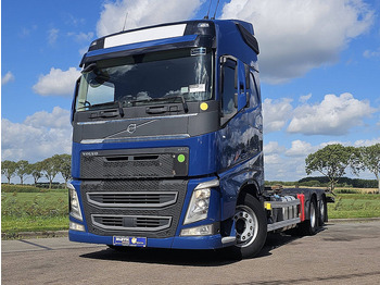 Caminhão transportador de contêineres/ Caixa móvel VOLVO FH 540