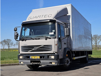 Caminhão furgão VOLVO FL