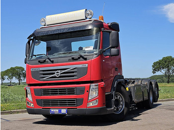 Caminhão chassi VOLVO FM11 330