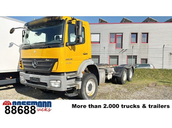 Caminhão chassi MERCEDES-BENZ Axor