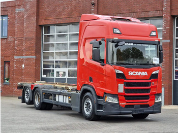 Caminhão transportador de contêineres/ Caixa móvel SCANIA R 500