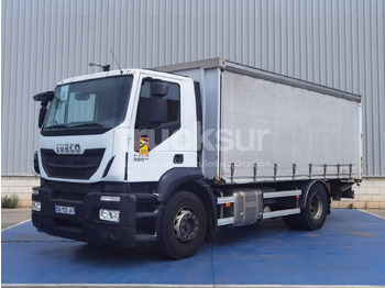 Caminhão com lona IVECO Stralis