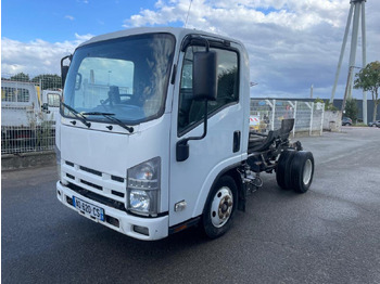 Caminhão chassi ISUZU
