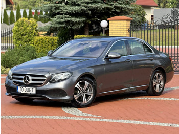 Sedã MERCEDES-BENZ