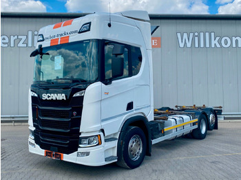 Caminhão transportador de contêineres/ Caixa móvel SCANIA R 450