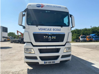 Caminhão com lona MAN TGX 18.360