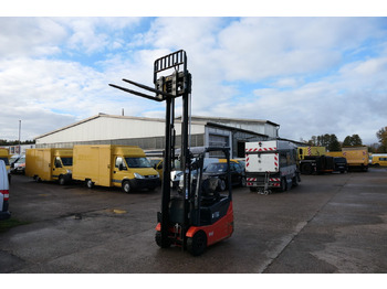 Empilhadeira elétrica TOYOTA