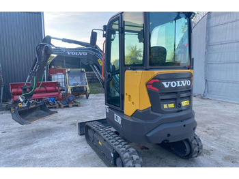 Mini escavadeira Volvo EC27D: foto 5