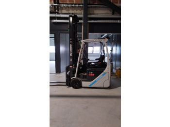 Empilhadeira elétrica UNICARRIERS