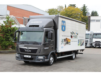 Caminhão com lona MAN TGL 8.220