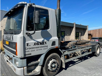 Caminhão transportador de contêineres/ Caixa móvel DAF 65 210