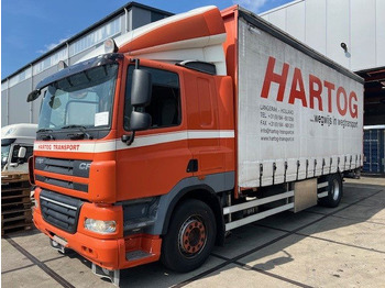 Caminhão com lona DAF CF 85 360