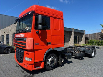 Caminhão chassi DAF XF 105 410
