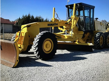 Motoniveladora KOMATSU