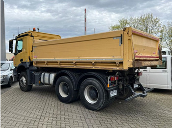 Caminhão basculante Mercedes-Benz Arocs 2643 K 6x4 3-Achs Kipper Blatt/Blatt, AP A: foto 4