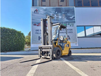 Empilhadeira a gás CATERPILLAR GP