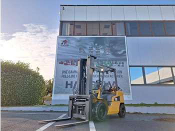 Empilhadeira a gás CATERPILLAR GP