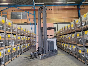 Empilhador retráctil UNICARRIERS