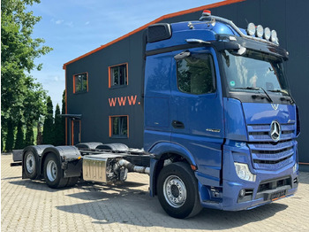 Caminhão chassi MERCEDES-BENZ Actros