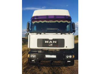 Tractor MAN 26.414: foto 2