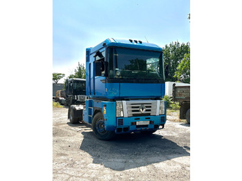 Tractor RENAULT Magnum 390