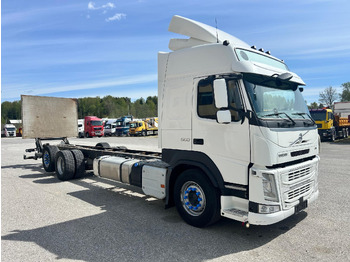 Caminhão chassi VOLVO FM 500