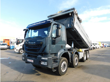 Caminhão basculante IVECO