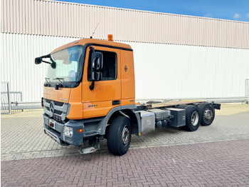 Caminhão chassi MERCEDES-BENZ Actros 2541
