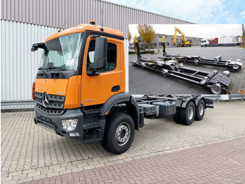 Caminhão chassi MERCEDES-BENZ Arocs