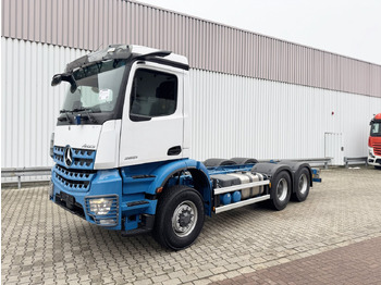 Caminhão chassi MERCEDES-BENZ Arocs 2651