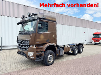 Caminhão chassi MERCEDES-BENZ Arocs 3351