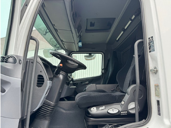 Fotografia de interior 1: Caminhão furgão Mercedes-Benz Axor 1833 L 4x2 Axor 1833 L 4x2, Getränkekoffer