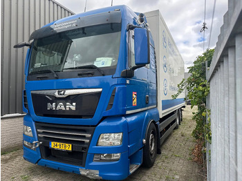 Caminhão furgão MAN TGX 26.460