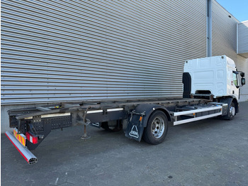 Caminhão transportador de contêineres/ Caixa móvel Renault D16 / BDF / Wide / 4 In Stock / TUV: 6-2025 / Belgium Truck: foto 4