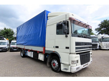 Caminhão com lona DAF XF 95 430