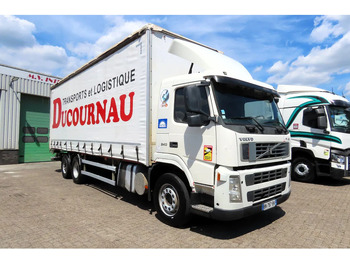 Caminhão com lona VOLVO FM 340