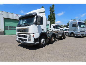 Caminhão chassi VOLVO FM 380