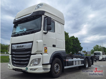 Caminhão transportador de contêineres/ Caixa móvel DAF XF 480