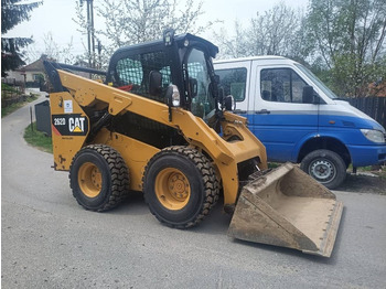 Mini carregadeira CATERPILLAR