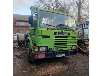 Caminhão transportador de contêineres/ Caixa móvel SCANIA 82