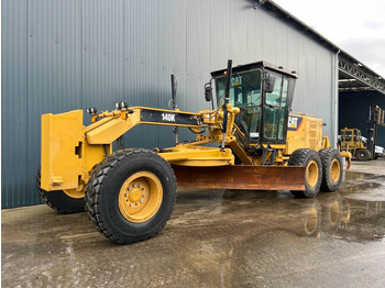 Motoniveladora CATERPILLAR 140K