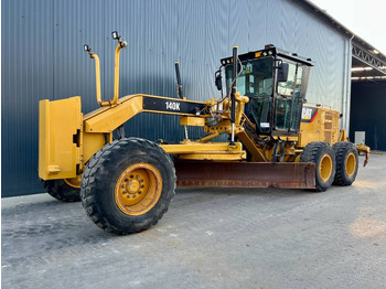 Motoniveladora CATERPILLAR 140K